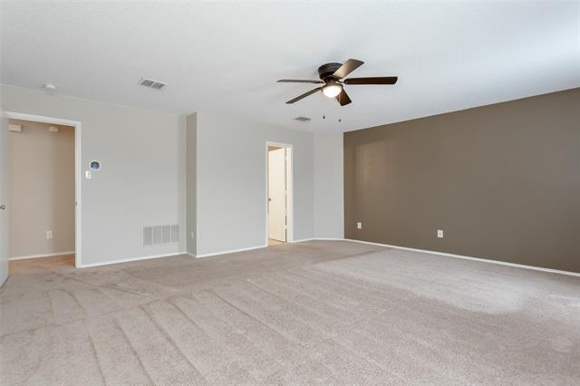 Building Photo - 2700 Peach Dr