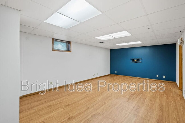 Building Photo - 1721 Sheridan Ave W