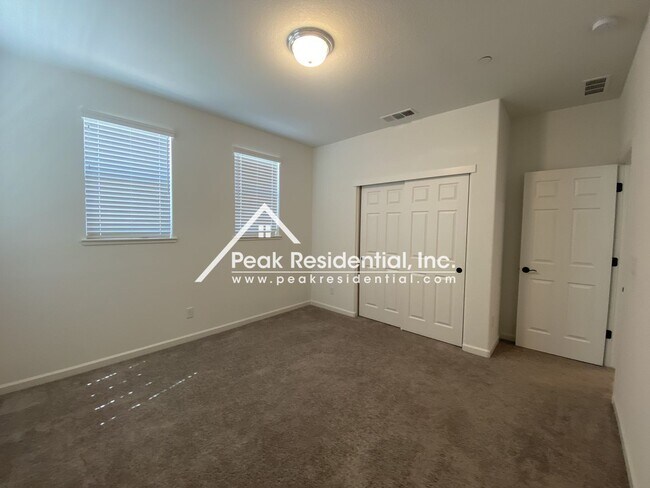 Building Photo - Updated 4bd/3ba Folsom Home with 2 Car Garage