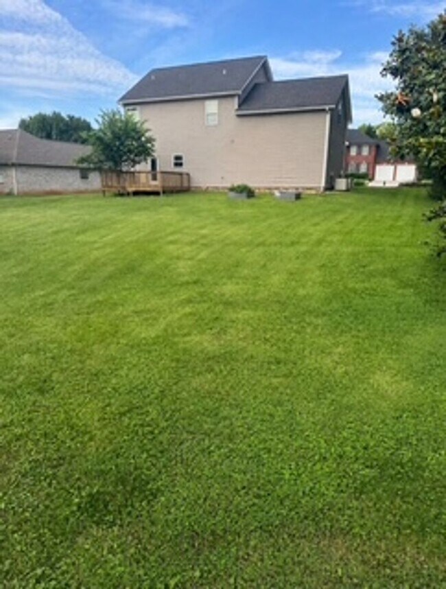 Building Photo - Maryville 37803 - 3 bedroom 2.5 bath home - Call Debra Johnson (865) 591-8281
