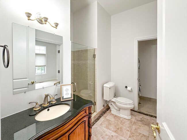 Building Photo - Lakeside Living!