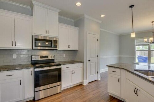 Building Photo - 171 Radcliff Dr