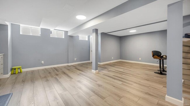 Building Photo - 303 Gateview Dr