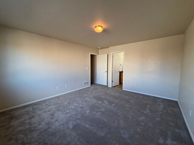 Building Photo - 3 Bed 2.5 Bath w/AC - MileStoneRES