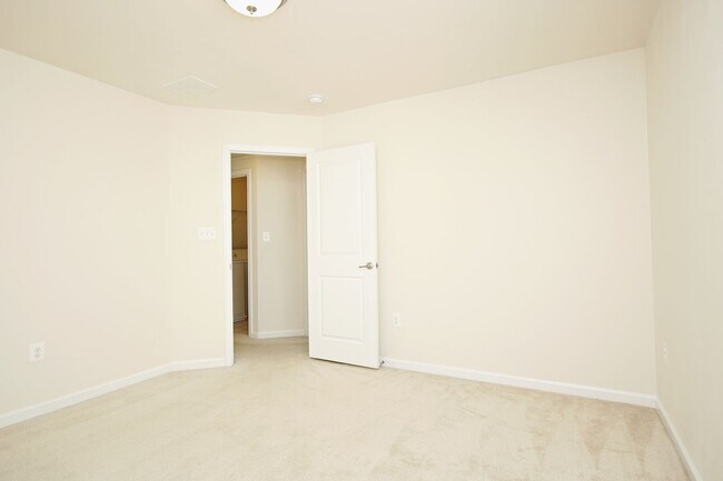 Building Photo - N. Albemarle Co Home With Fenced Yard, Near NGIC/DIA/NGA