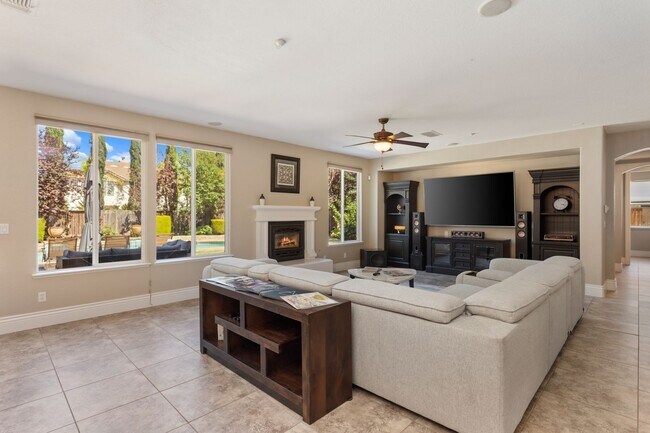 Building Photo - Beautiful Rocklin Home with a Pool!