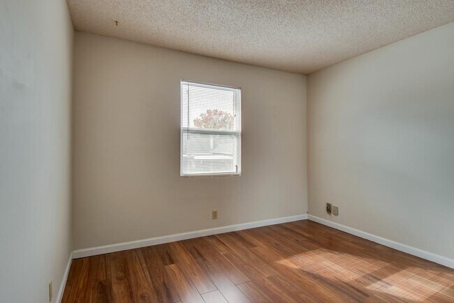 Building Photo - Coming soon! Nice remodel of townhouse Con...