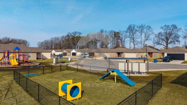 Building Photo - 10809 Mason Dr