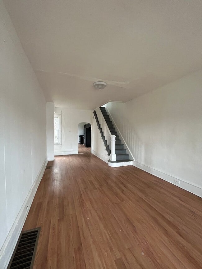 Building Photo - 409 Winslow St