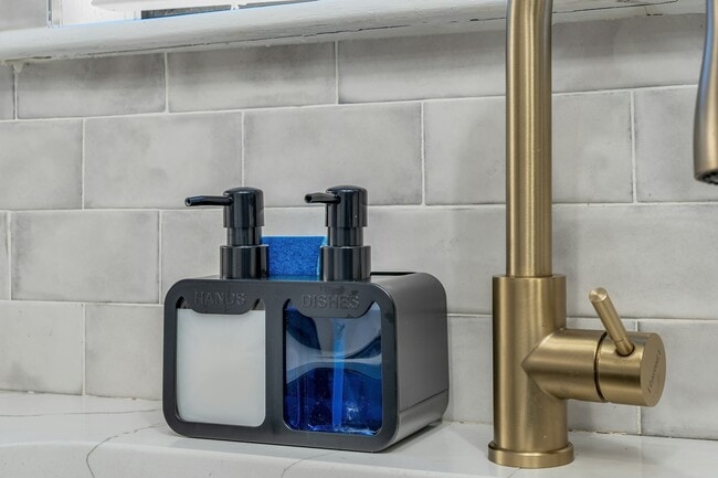 Building Photo - 246 Toweridge Dr SW