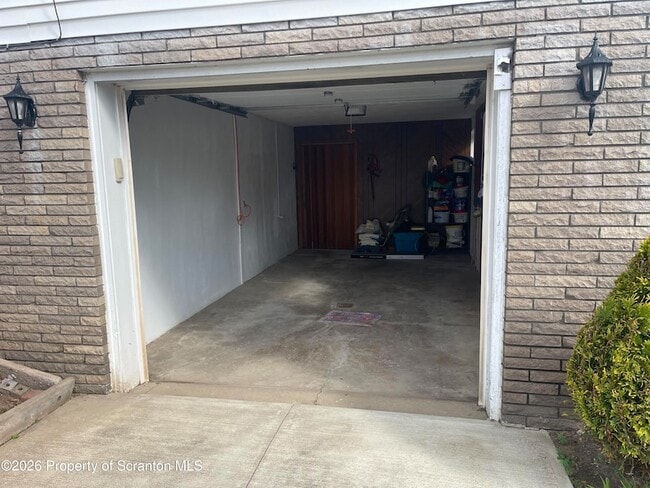 Building Photo - 708 Woodmere Ave