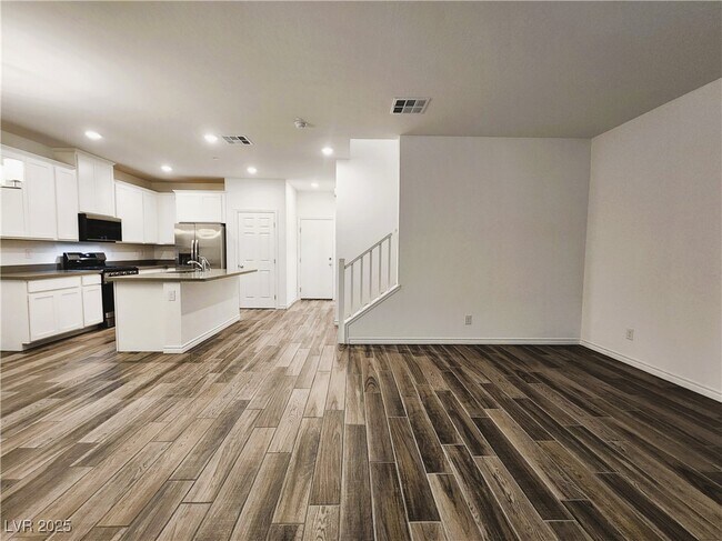 Building Photo - 25 Barbara Ln