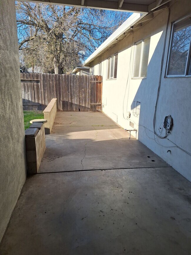 Building Photo - 128 Baxter Ave