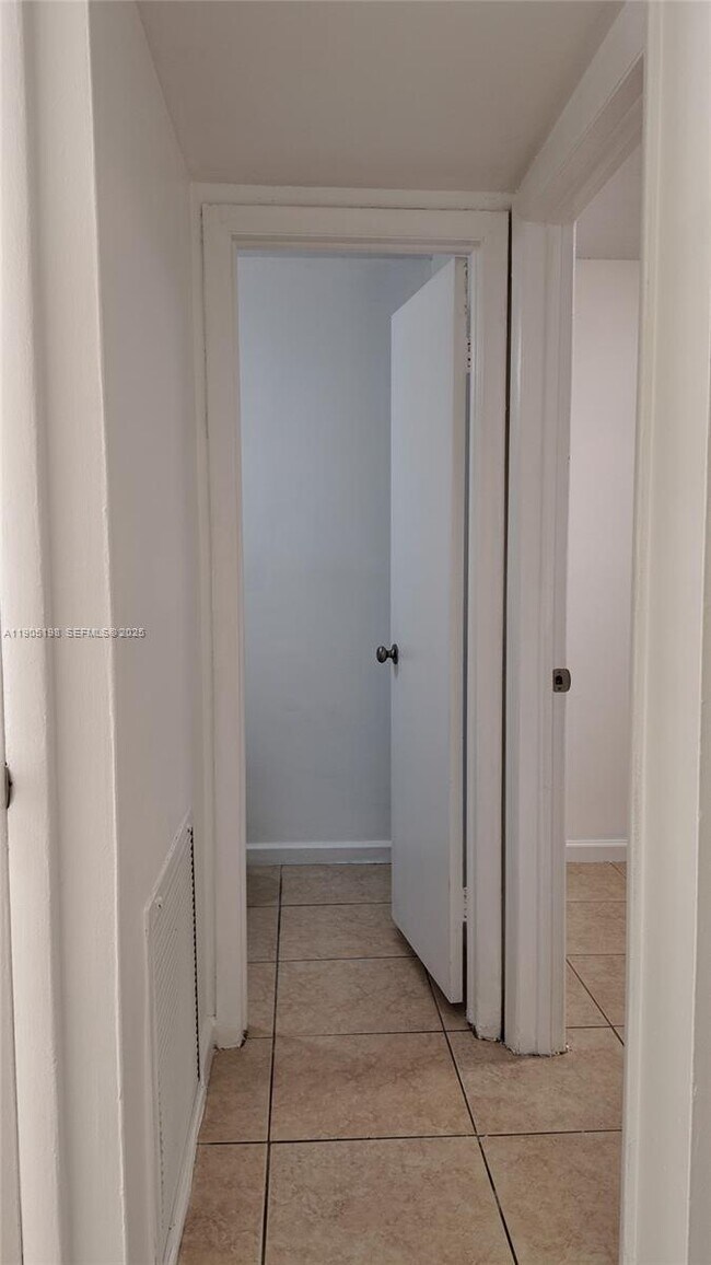 Building Photo - 3326 Farragut St