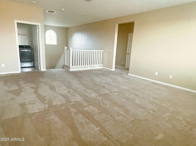 Building Photo - 1121 E Regent Dr