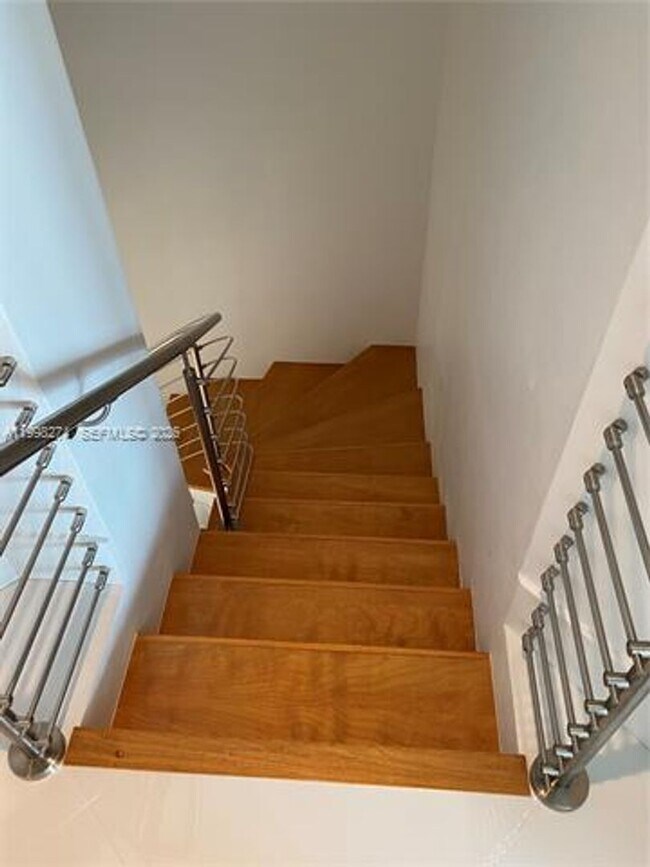 Building Photo - 17301 Biscayne Blvd