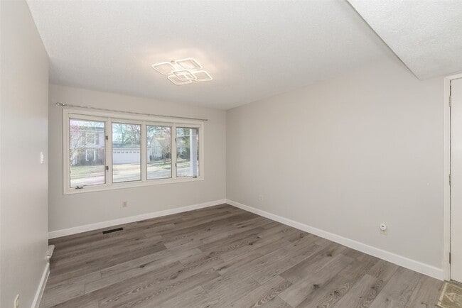 Building Photo - 2285 Hill House Rd