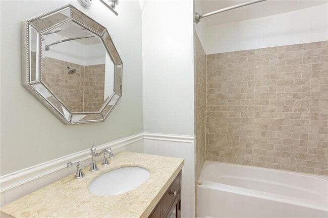 Building Photo - 5500 Arlene St