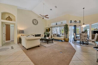 Building Photo - 19 Hoffer St