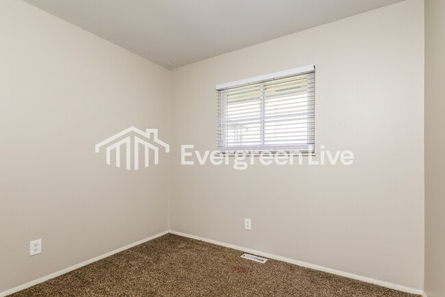 Building Photo - 204 W Boitnott Dr