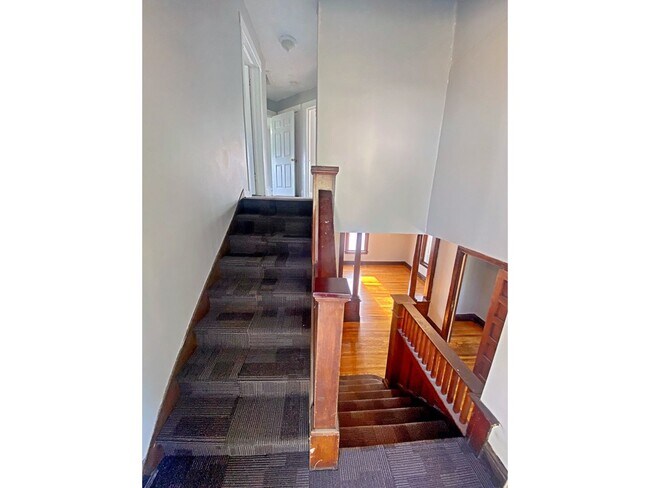 Building Photo - Little Bohemia 4 bedroom home