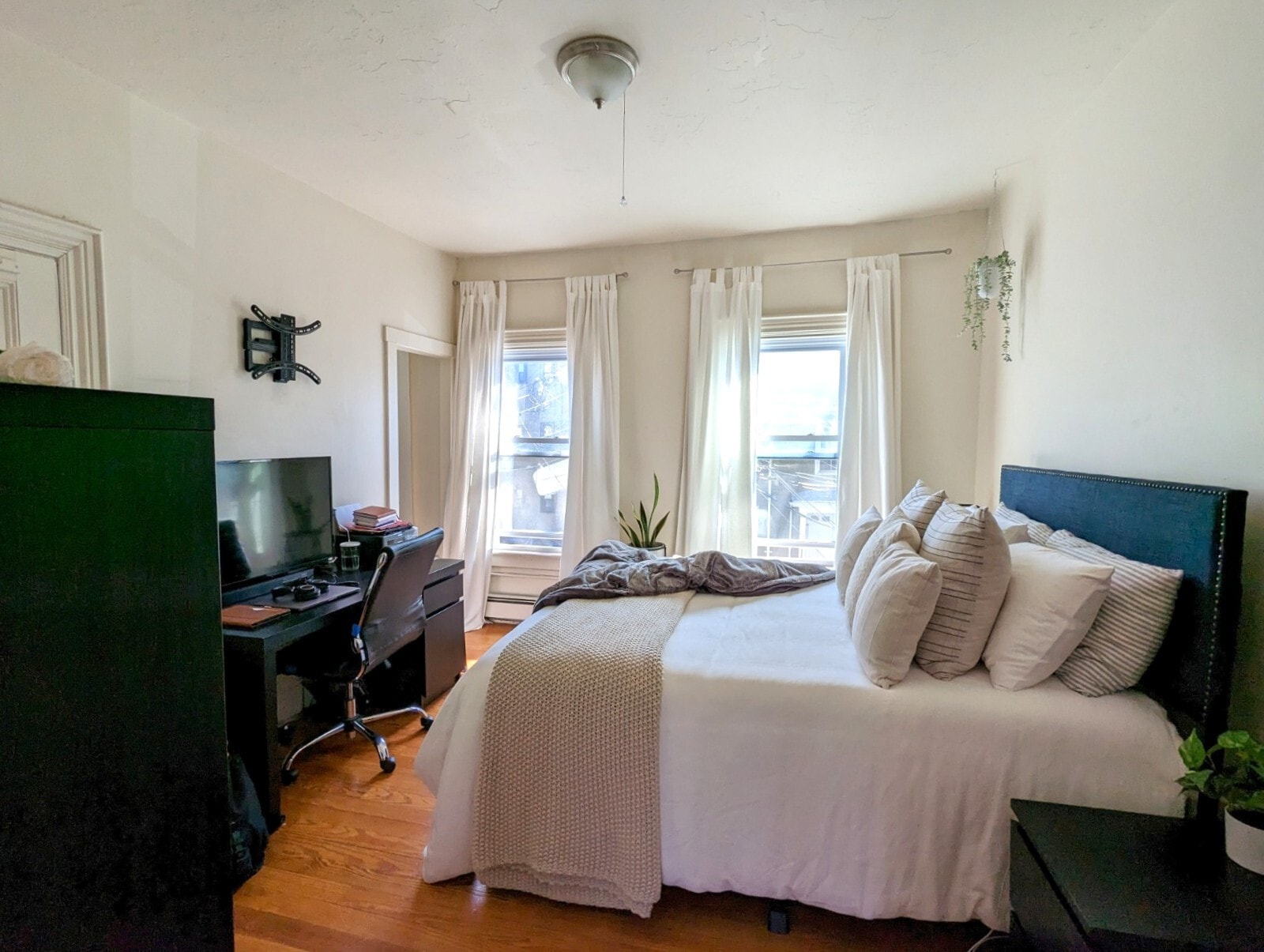 Building Photo - 8 Evergreen Sq