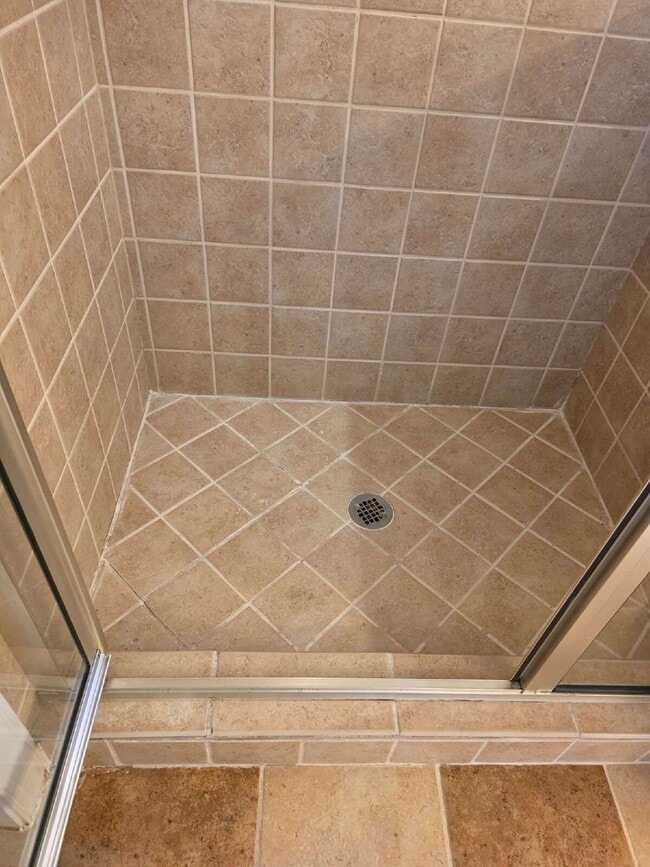 Building Photo - Spacious 4-Bedroom Home for Rent in Kings ...