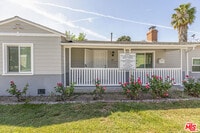 Building Photo - 715 S Lake St