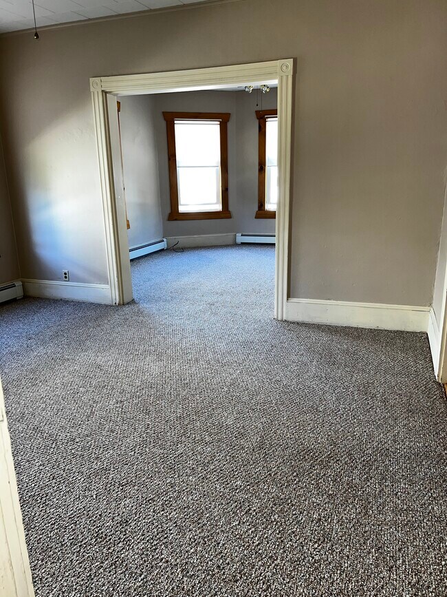 Building Photo - 25 Maple St