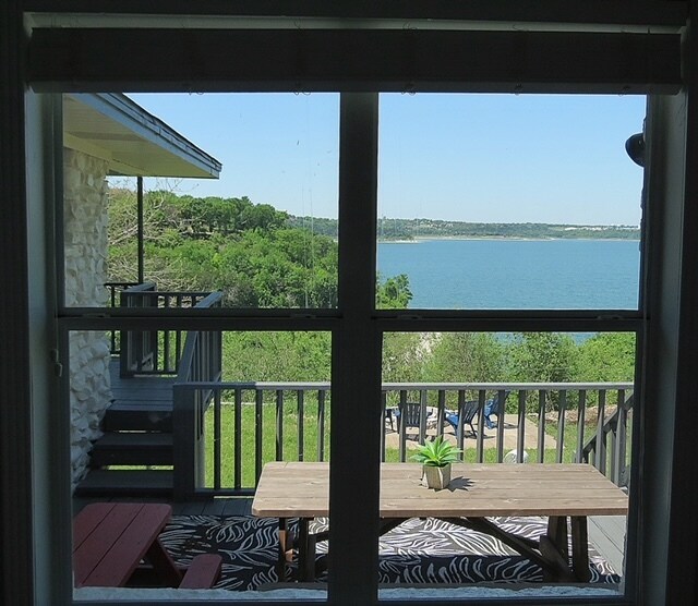 Building Photo - 4724 Lakeview Dr