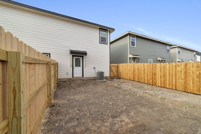 Building Photo - Modern 3-Bed, 2.5-Bath Duplex with Private Backyard