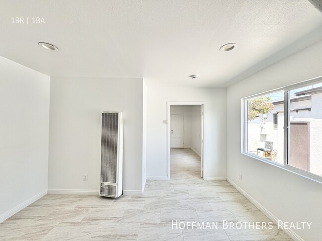 Building Photo - 2545 Santa Ana St