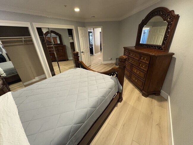 Building Photo - 10 Rhine Cir