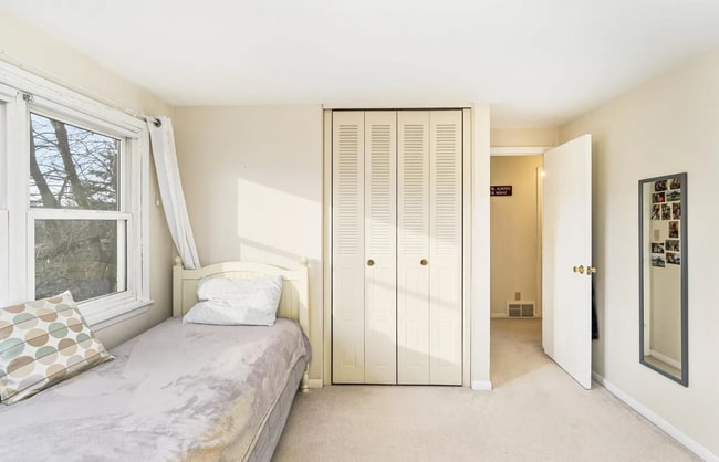 Building Photo - Three Bedroom Townhome n Aspenwood!