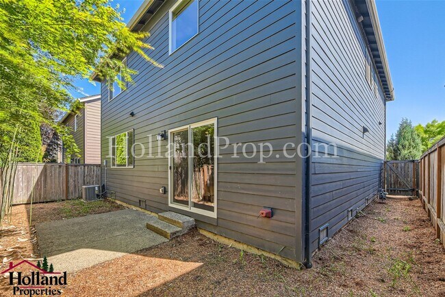 Building Photo - **COMING SOON** Spacious 4-Bedroom Home wi...