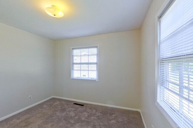 Building Photo - Charming 3-Bedroom, 1-Bath Single-Family Home near E 5th Ave