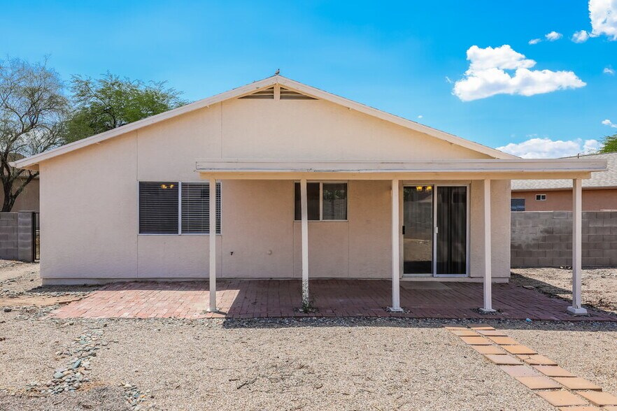Building Photo - 6111 N Samantha Grove Dr