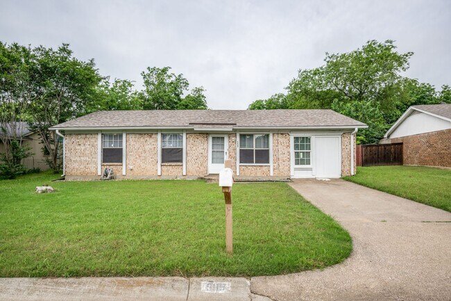 Building Photo - 509 Woodford Ln