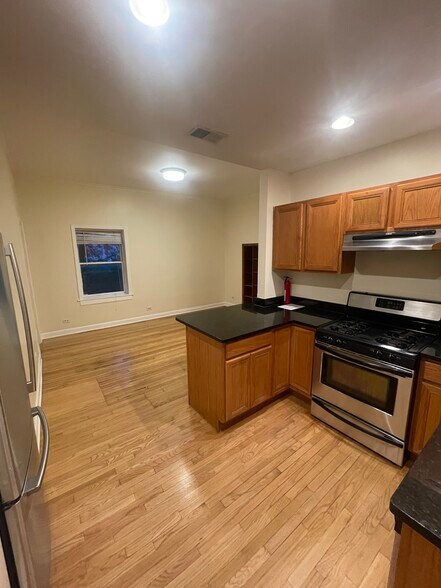 Building Photo - 5120 N Kenmore Ave