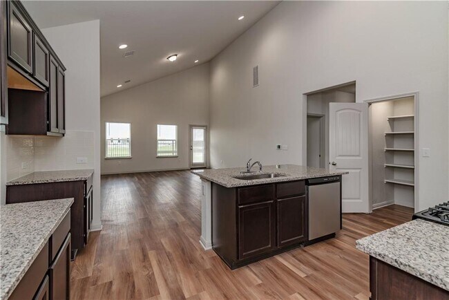 Building Photo - 132 Shiner Ln