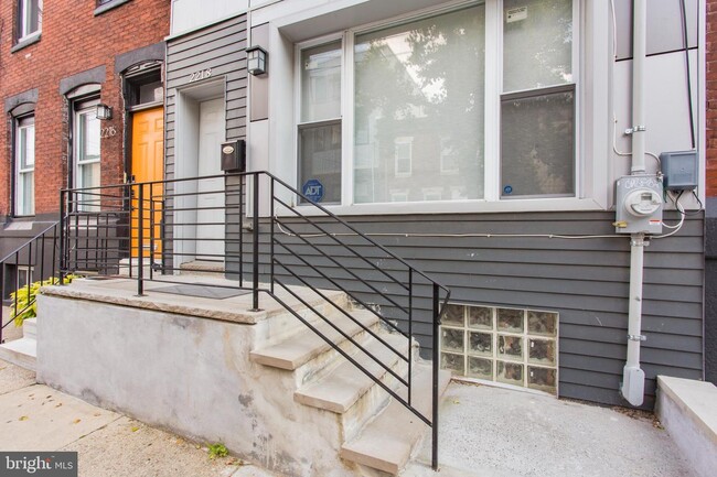 Building Photo - 2218 Reed St