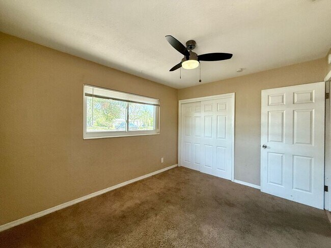 Building Photo - 2565 Granada Cir W