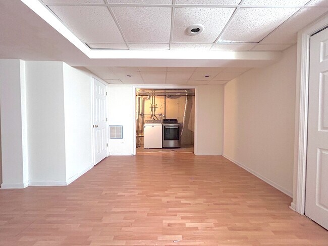 Building Photo - 2223 Periwinkle Ln