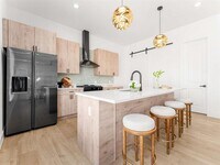 Building Photo - 2015 N Prairie Ave