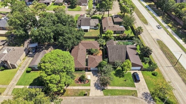 Building Photo - 15706 Cavendish Dr