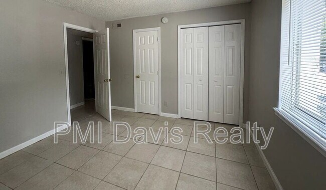 Building Photo - 1845 Lindberg Dr