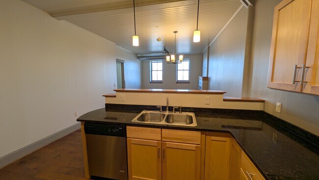 Building Photo - 149 Swan St