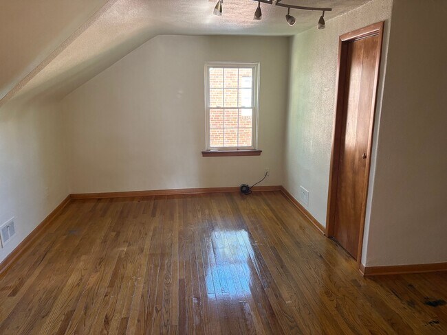 Building Photo - 1211 Tuxedo Ave