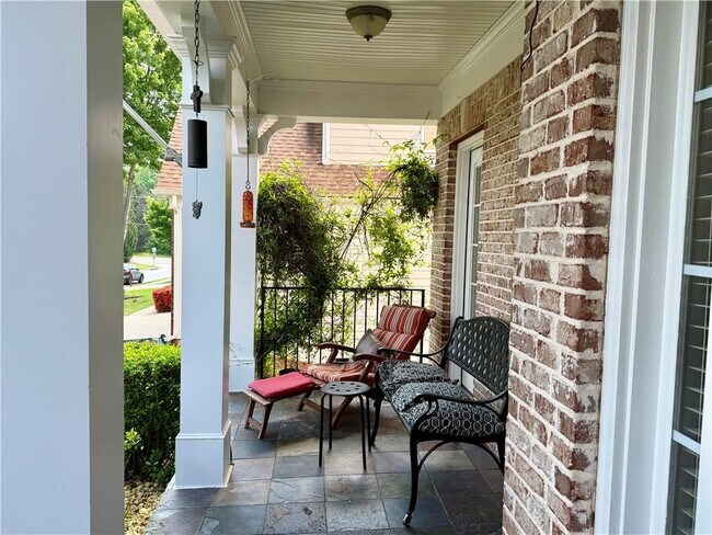 Building Photo - 585 Marylebone Dr