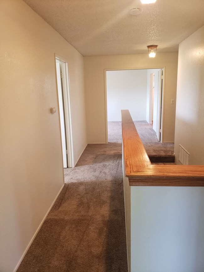 Building Photo - Got Room? - Paradise Valley Home Is Expansive!